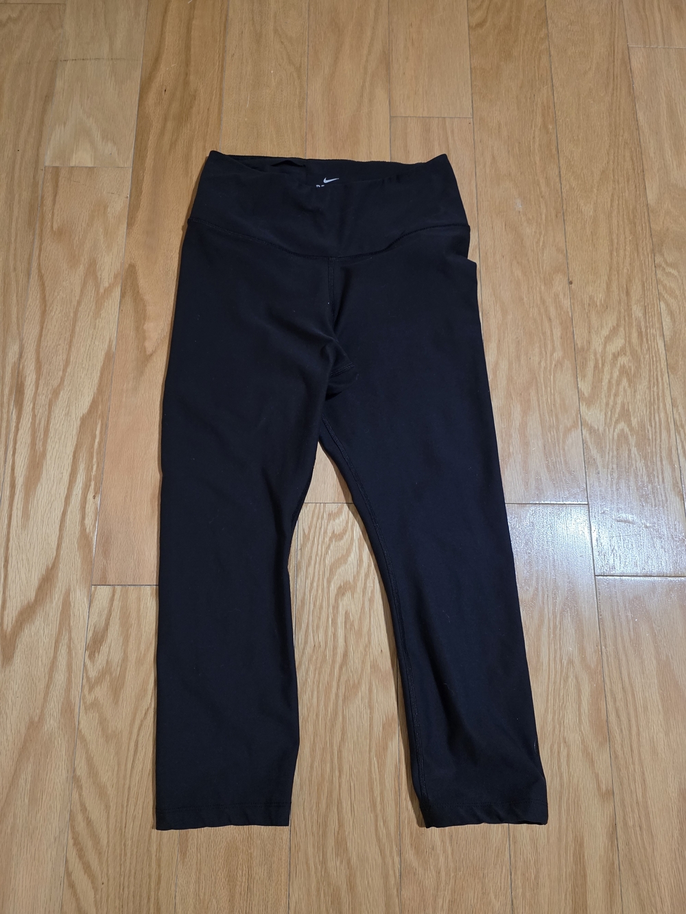Nike black Dri-FIT training capri leggings Women's Size Medium